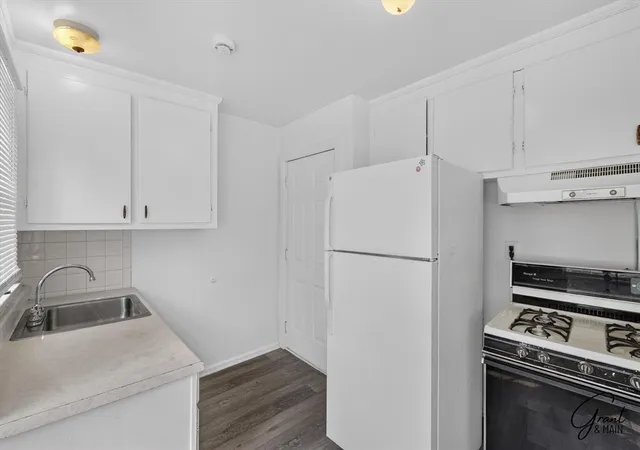 Listing Photo 5 - Condo for sale in building located at 22107 15 Mile Rd, Clinton Township, MI 48035