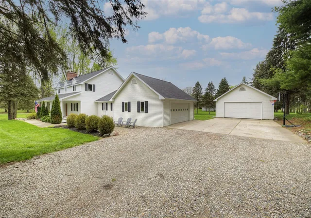 Photo 1 of Single family home for sale at 6121 Saline Waterworks Rd, Saline, MI 48176 | MLS# 70541939 | Listing updated on 2026-08-31