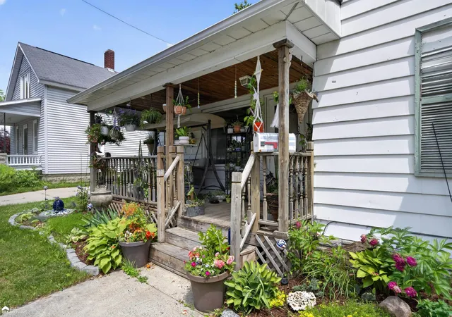 Homes for sale in Bay City, MI | 1409 Stanton St, Bay City, MI 48708 | MLS# 50212262