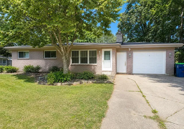 Homes for sale in Saginaw, MI | 1065 Curwood Rd, Saginaw, MI 48609 | MLS# 50214140
