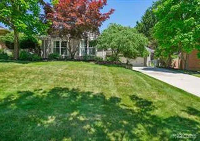 Homes for sale in Birmingham, MI | 1424 Fairway Dr, Birmingham, MI 48009 | MLS# 61008865