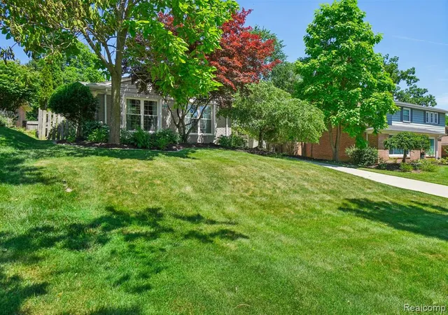 Photo 2 of Single family home for sale at 1424 Fairway Dr, Birmingham, MI 48009 | MLS# 61008865 | Listing updated on 2026-08-11