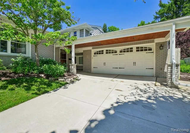 Photo 3 of Single family home for sale at 1424 Fairway Dr, Birmingham, MI 48009 | MLS# 61008865 | Listing updated on 2026-08-11