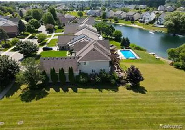 Homes for sale in Oxford, MI | 770 Island Lake Dr, Oxford, MI 48371 | MLS# 61007740