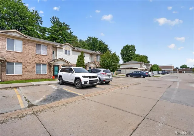 1st image of 30336 Wedgewood Cir, Roseville, MI 48066 7705 | MLS# 61022954