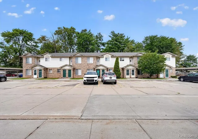Photo 3 of Condo for sale at 30336 Wedgewood Cir, Roseville, MI 48066 7705 | MLS# 61022954 | Listing updated on 2026-09-04