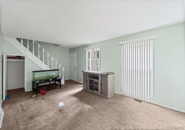 Listing Photo 4 - Condo for sale in building located at 2143 Painted Post Dr, Flushing, MI 48433