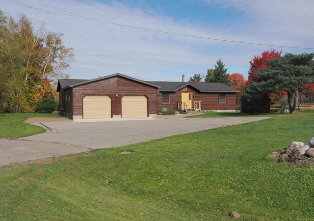 Homes for sale in Sault Sainte Marie, MI | 2039 S Riverside Dr, Sault Sainte Marie, MI 49783 | MLS# 50191173