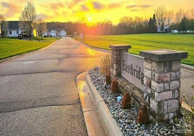 Listing Photo 2 - Condo for sale in building located at 4013 Eastbridge Cir Rd, Stockbridge, MI 49285 - Unit #