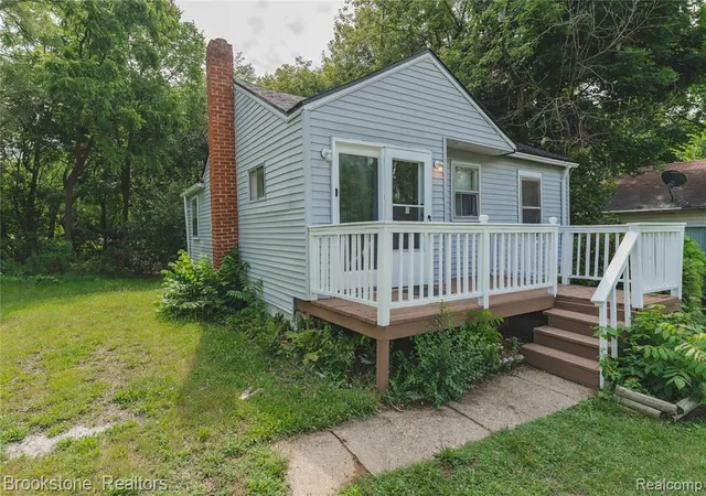 Photo 1 of Single family home for sale at 62 Court St, Pontiac, MI 48342 2506 | MLS# 61010117 | Listing updated on 2026-10-09