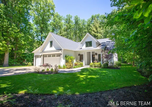Homes for sale in Saugatuck, MI | 6225 Lighthouse Ct, Saugatuck, MI 49453 | MLS# 70539144