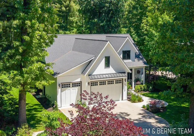 Homes for sale in Saugatuck, MI | 6225 Lighthouse Ct, Saugatuck, MI 49453 | MLS# 70539144