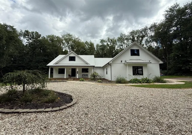 Photo 3 of Single family home for sale at 323 S Wattles Rd, Battle Creek, MI 49014 | MLS# 70495213 | Listing updated on 2025-10-09