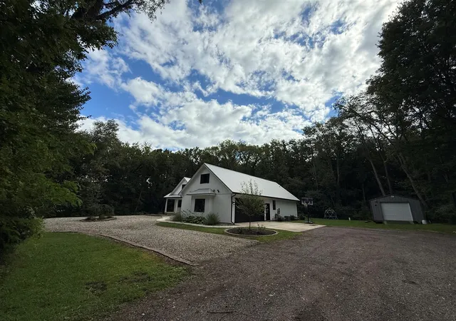 Photo 3 of Single family home for sale at 323 S Wattles Rd, Battle Creek, MI 49014 | MLS# 70495213 | Listing updated on 2025-10-09