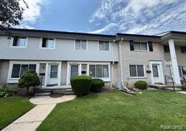 Homes for sale in Warren, MI | 28394 Universal Dr, Warren, MI 48092 | MLS# 61008745