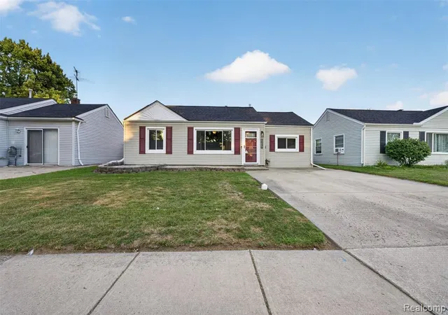 Photo 4 of Sale Pending at 26596 Kathy St, Roseville, MI 48066 3265 | MLS# 61025548 | Listing updated on 2026-09-28