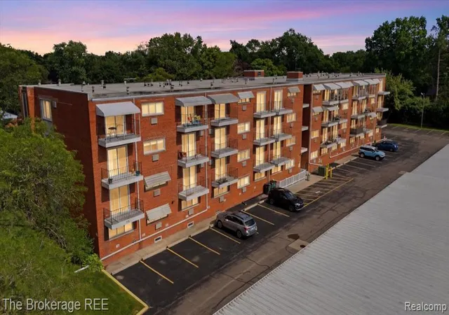 Homes for sale in Royal Oak, MI | 2820 Woods Lee Dr #310, Royal Oak, MI 48073 | MLS# 61011291