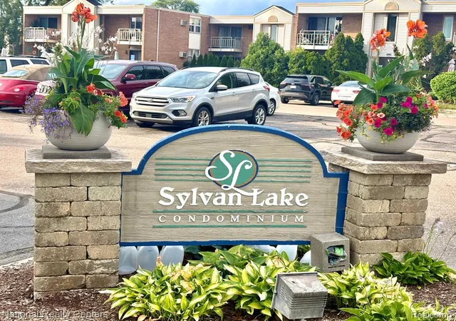 Photo 4 of Condo for sale at 1669 Cass Lake Rd #D, Keego Harbor, MI 48320 | MLS# 61016065 | Listing updated on 2026-08-31