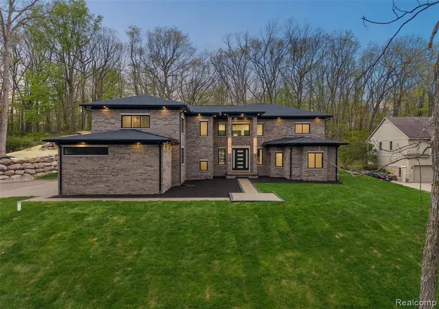 Photo 2 of Single family home for sale at 6675 College Park Dr, Clarkston, MI 48346 1066 | MLS# 61025231 | Listing updated on 2026-09-12