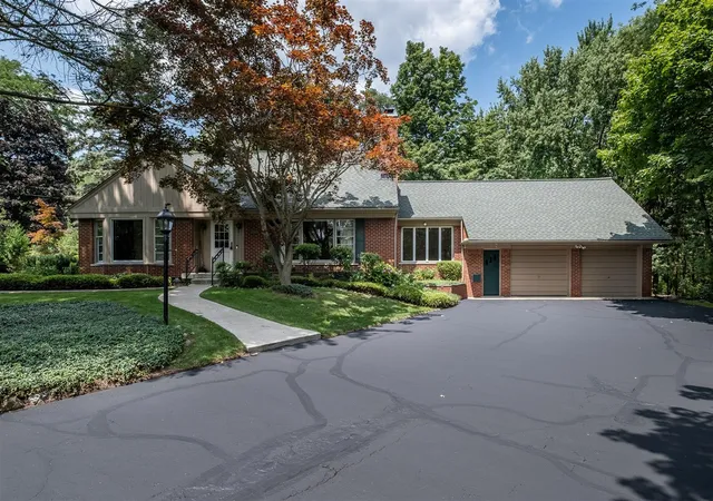 2nd image of 32430 Dohany Dr, Farmington, MI 48336 | MLS# 70485665