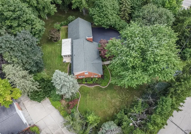4th image of 32430 Dohany Dr, Farmington, MI 48336 | MLS# 70485665