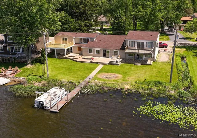 4th image of 1794 S Hughes Rd, Brighton, MI 48114 | MLS# 60963130