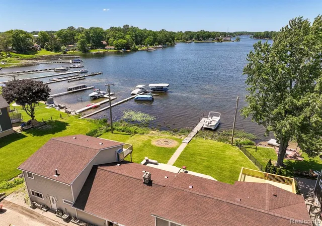 5th image of 1794 S Hughes Rd, Brighton, MI 48114 | MLS# 60963130