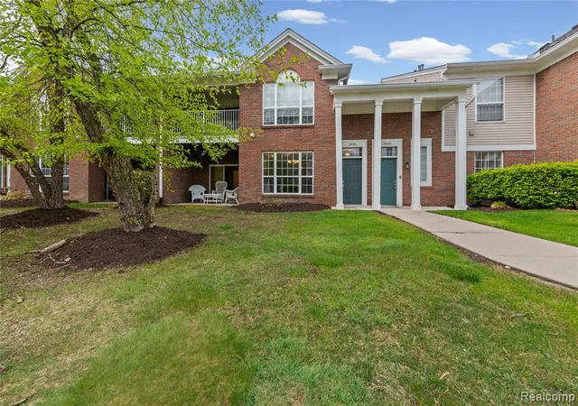 Homes for sale in Northville, MI | 16836 Dover Dr, Northville, MI 48168 | MLS# 60995159