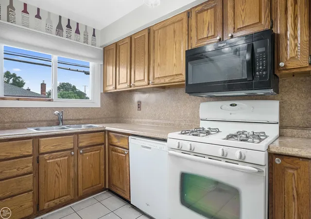 3rd image of 578 Belton St, Garden City, MI 48135 | MLS# 50218583