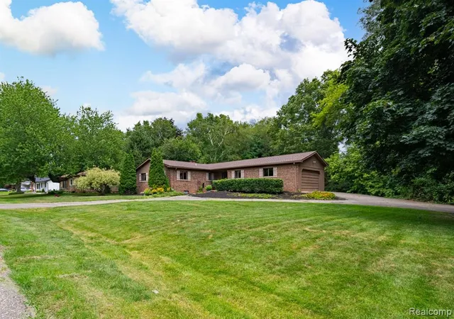 Homes for sale in Wixom, MI | 2120 Arbor Ave, Wixom, MI 48393 | MLS# 61010370