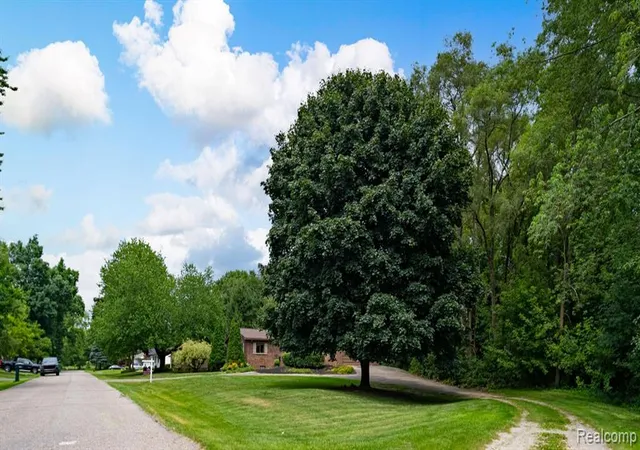 Homes for sale in Wixom, MI | 2120 Arbor Ave, Wixom, MI 48393 | MLS# 61010370