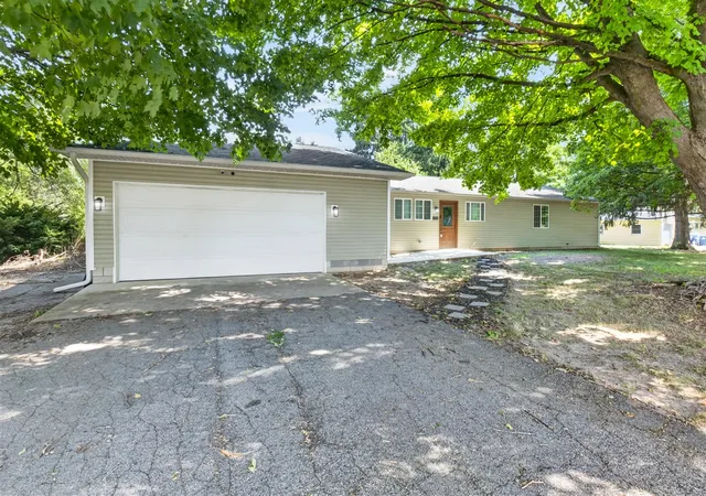 Photo 2 of Sale Pending at 15286 Ackerson Dr, Battle Creek, MI 49014 | MLS# 70550812 | Listing updated on 2026-09-16
