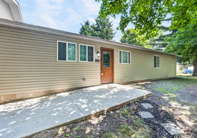 Photo 3 of Sale Pending at 15286 Ackerson Dr, Battle Creek, MI 49014 | MLS# 70550812 | Listing updated on 2026-09-16