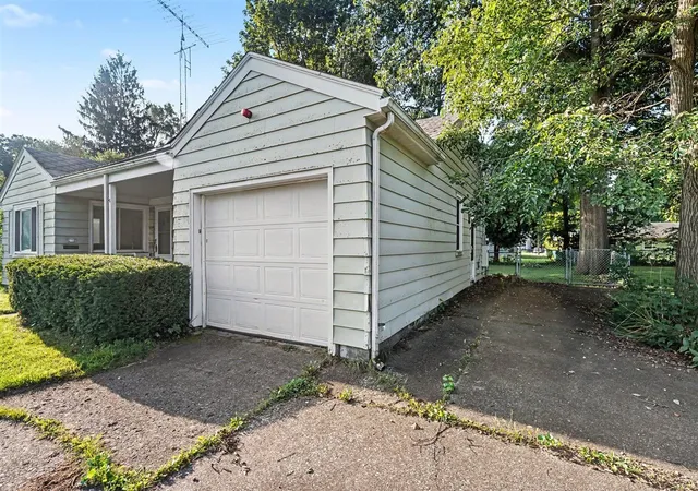 Photo 3 of Sale Pending at 24 Allison Dr, Battle Creek, MI 49037 | MLS# 70553971 | Listing updated on 2026-09-10