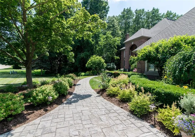 3rd image of 3166 Beach Lake Dr, Milford, MI 48380 | MLS# 60918422