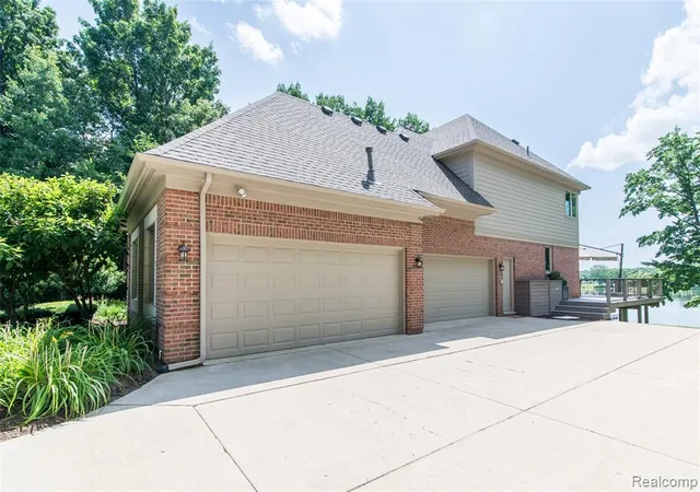 4th image of 3166 Beach Lake Dr, Milford, MI 48380 | MLS# 60918422