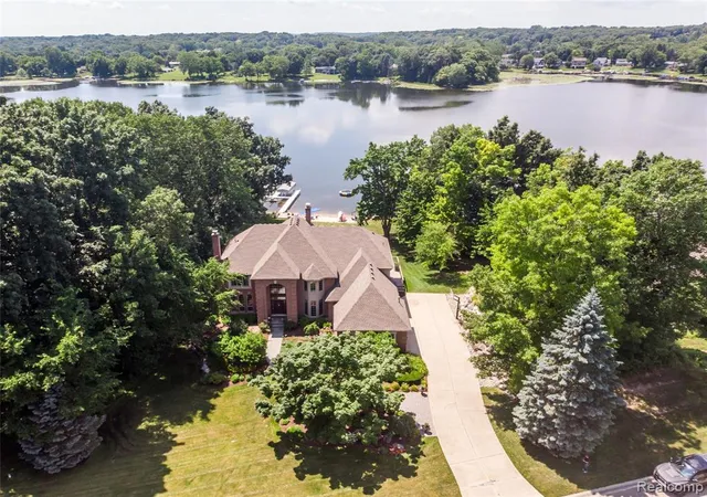 5th image of 3166 Beach Lake Dr, Milford, MI 48380 | MLS# 60918422