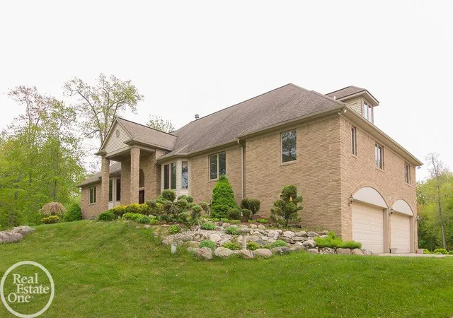 Single family home for sale at 2550 Birch Grove Ct, Oxford, MI 48370 | MLS# 31244109 | Listing updated on 2015-09-23