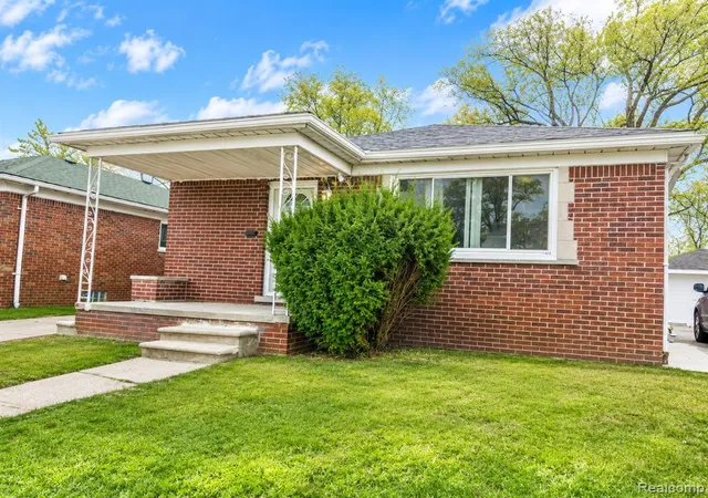 Homes for sale in Hamtramck, MI | 7140 Iowa St, Hamtramck, MI 48212 | MLS# 61004387