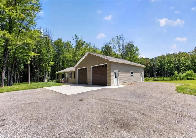 Homes for sale in Midland, MI | 5590 N Jefferson Rd, Midland, MI 48642 | MLS# 50213934
