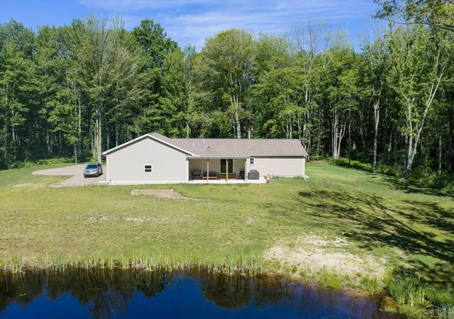 3rd image of 5590 N Jefferson Rd, Midland, MI 48642 | MLS# 50213934