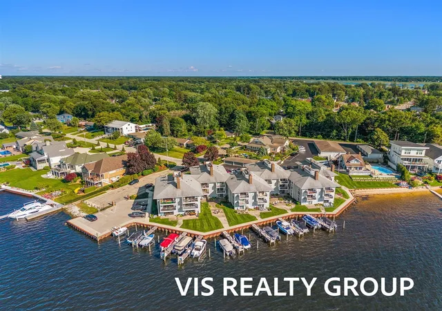 Homes for sale in Spring Lake, MI | 400 Lakeview Ct #8B, Spring Lake, MI 49456 | MLS# 70540477