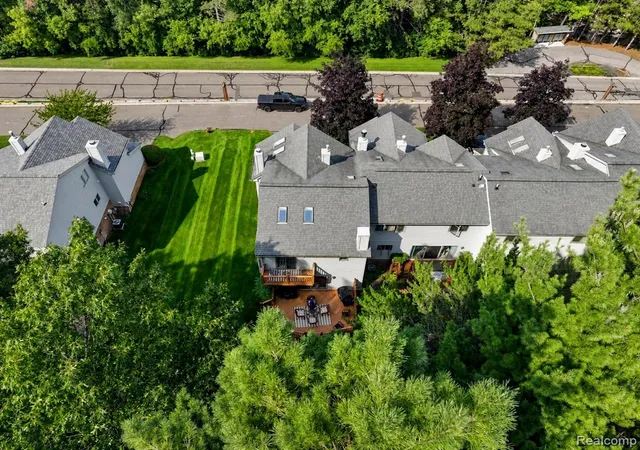 2nd image of 6523 Ridgeview Dr, Clarkston, MI 48346 4452 | MLS# 61022972