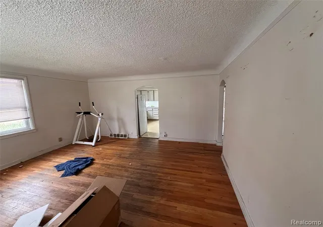 2nd image of 762 Miller Ave, Rochester, MI 48307 | MLS# 60999018