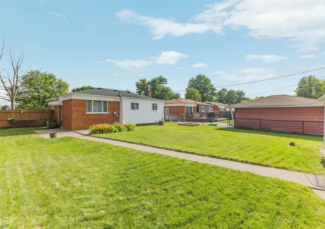 Homes for sale in Warren, MI | 11927 Engleman Rd, Warren, MI 48089 | MLS# 50214196