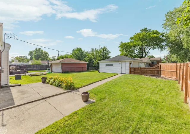 Homes for sale in Warren, MI | 11927 Engleman Rd, Warren, MI 48089 | MLS# 50214196