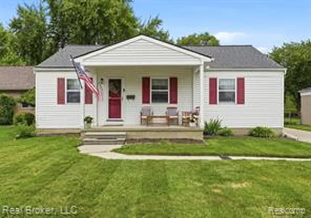 Homes for sale in Saint Clair Shores, MI | 29801 Gloria St, Saint Clair Shores, MI 48082 | MLS# 61009146