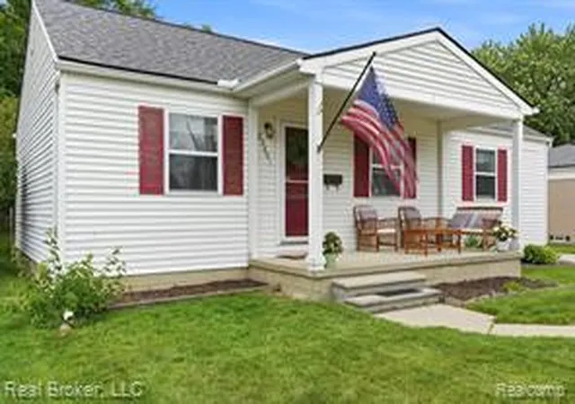 Homes for sale in Saint Clair Shores, MI | 29801 Gloria St, Saint Clair Shores, MI 48082 | MLS# 61009146