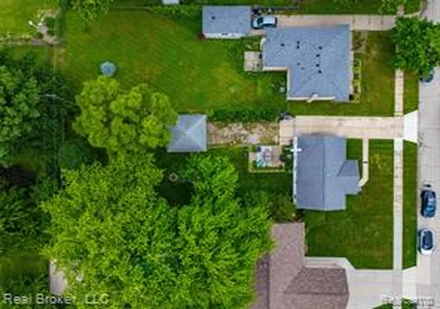 Homes for sale in Saint Clair Shores, MI | 29801 Gloria St, Saint Clair Shores, MI 48082 | MLS# 61009146