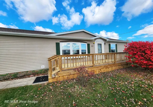 Homes for sale in Pinconning, MI | 214 W Pinconning Rd, Pinconning, MI 48650 | MLS# 50193352